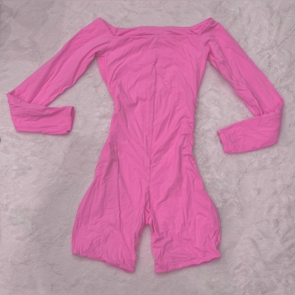 SKIMS FITS EVERYBODY ONESIE BUBBLEGUM PINK Picot Trim Off Shoulder XS - Picture 9 of 11